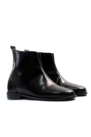 Ajadi Boots in Black Leather with Side Zipper and Black Leather Soles