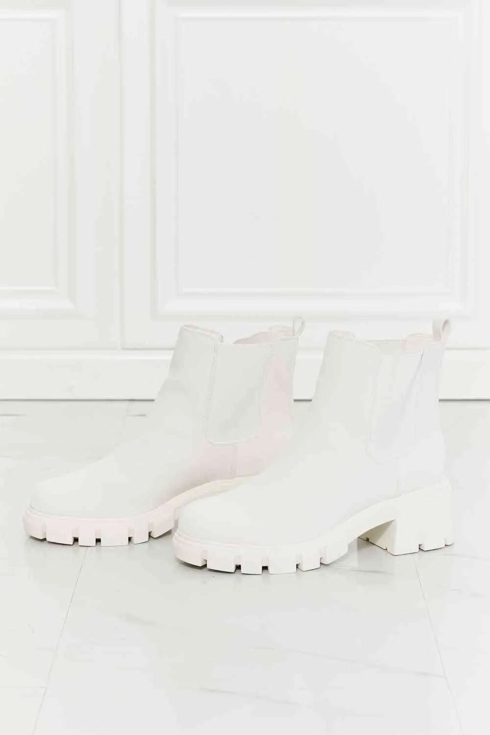 MMShoes Work For It Matte Lug Sole Chelsea Boots in White